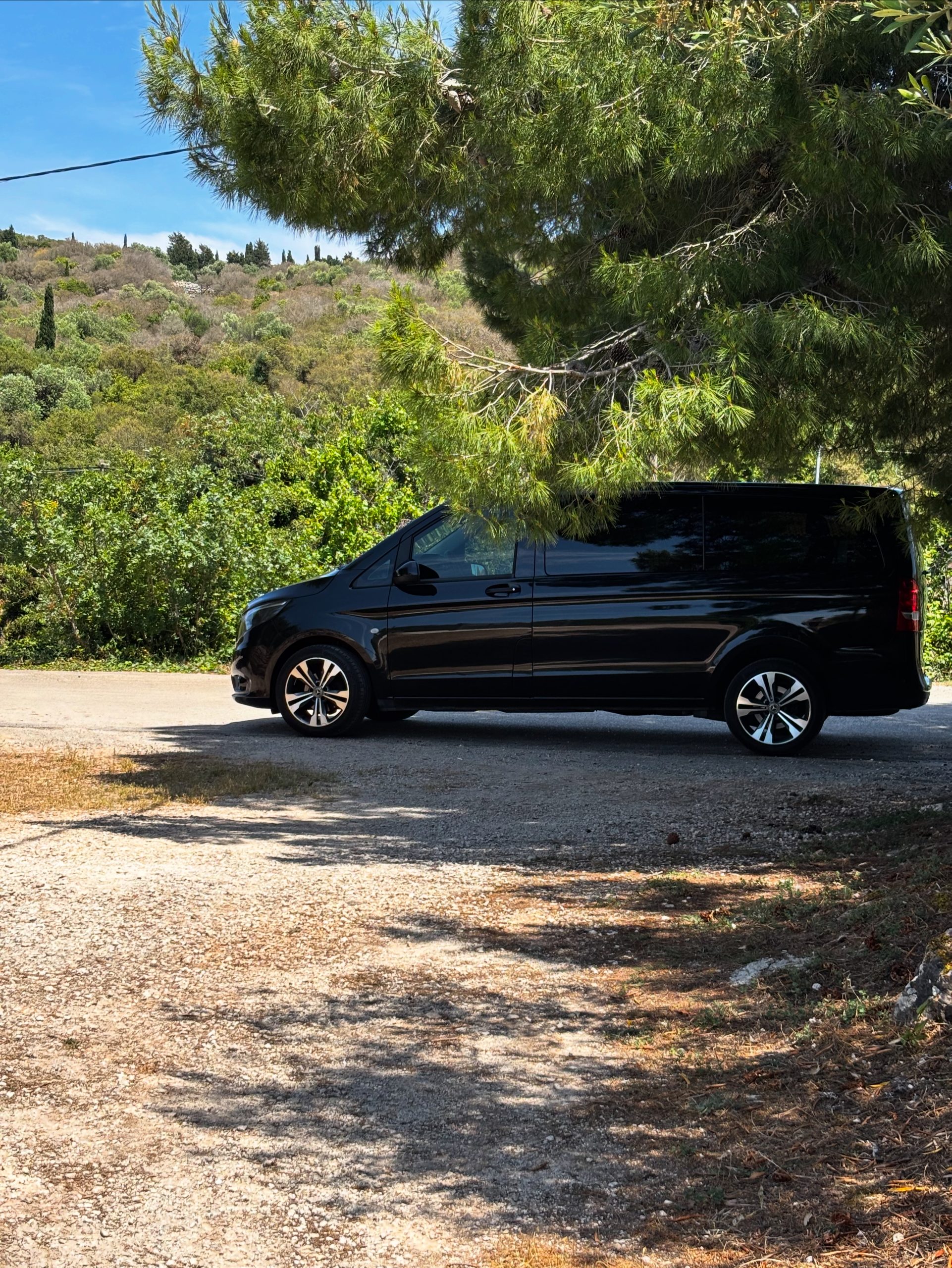 Alma Libre van on a Kefalonia tour route